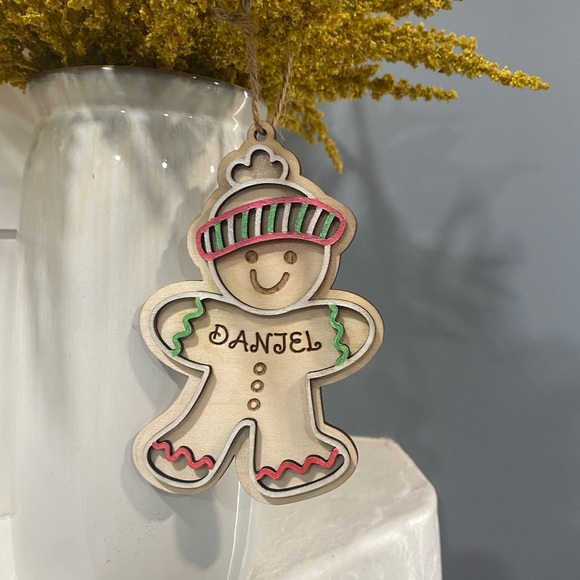 LASER ENGRAVED HANDS PAINTED GINGERBREAD ORNAMENTS 🎄 - Picture 1 of 4